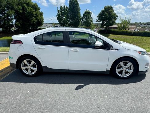 Used 2014 Chevrolet Volt w/ Enhanced Safety Package 1 FWD image 23