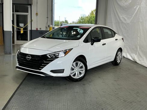 Used 2025 Nissan Versa S w/ Trunk Package FWD image 2