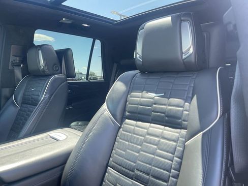 Used 2023 Cadillac Escalade Sport Platinum w/ LPO, ONYX Package AWD/4WD image 8