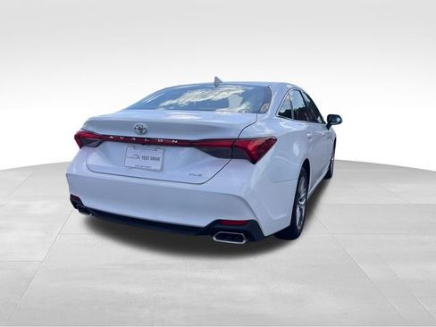 Used 2019 Toyota Avalon XLE w/ Moonroof Package FWD image 5