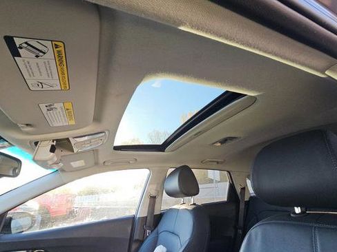 Used 2022 Kia Niro EX Premium w/ Cold Weather Package image 10