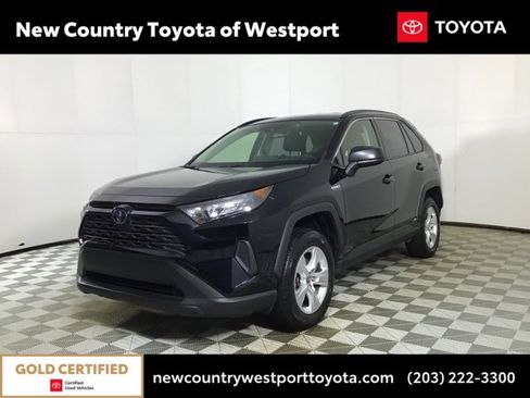Used 2020 Toyota RAV4 LE image 3