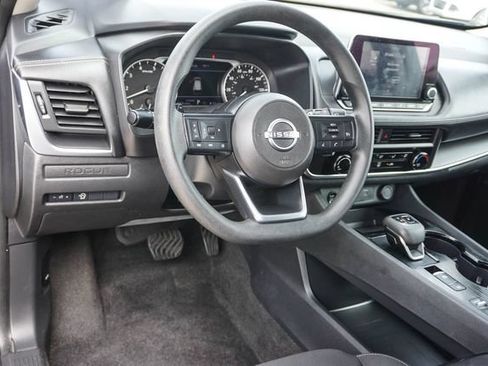 Used 2024 Nissan Rogue S FWD image 9