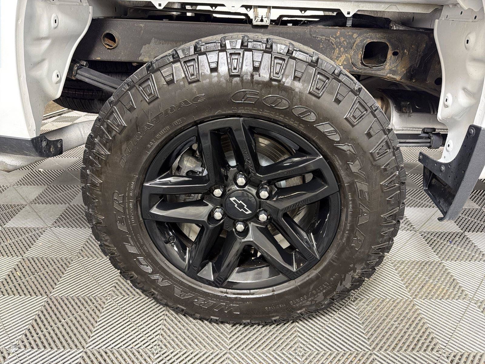 Used 2023 Chevrolet Silverado 1500 Custom Trail Boss w/ LPO, Dark Essentials Package AWD/4WD image 15