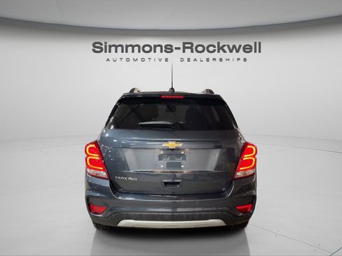 Used 2021 Chevrolet Trax LT w/ LT Convenience Package image 6