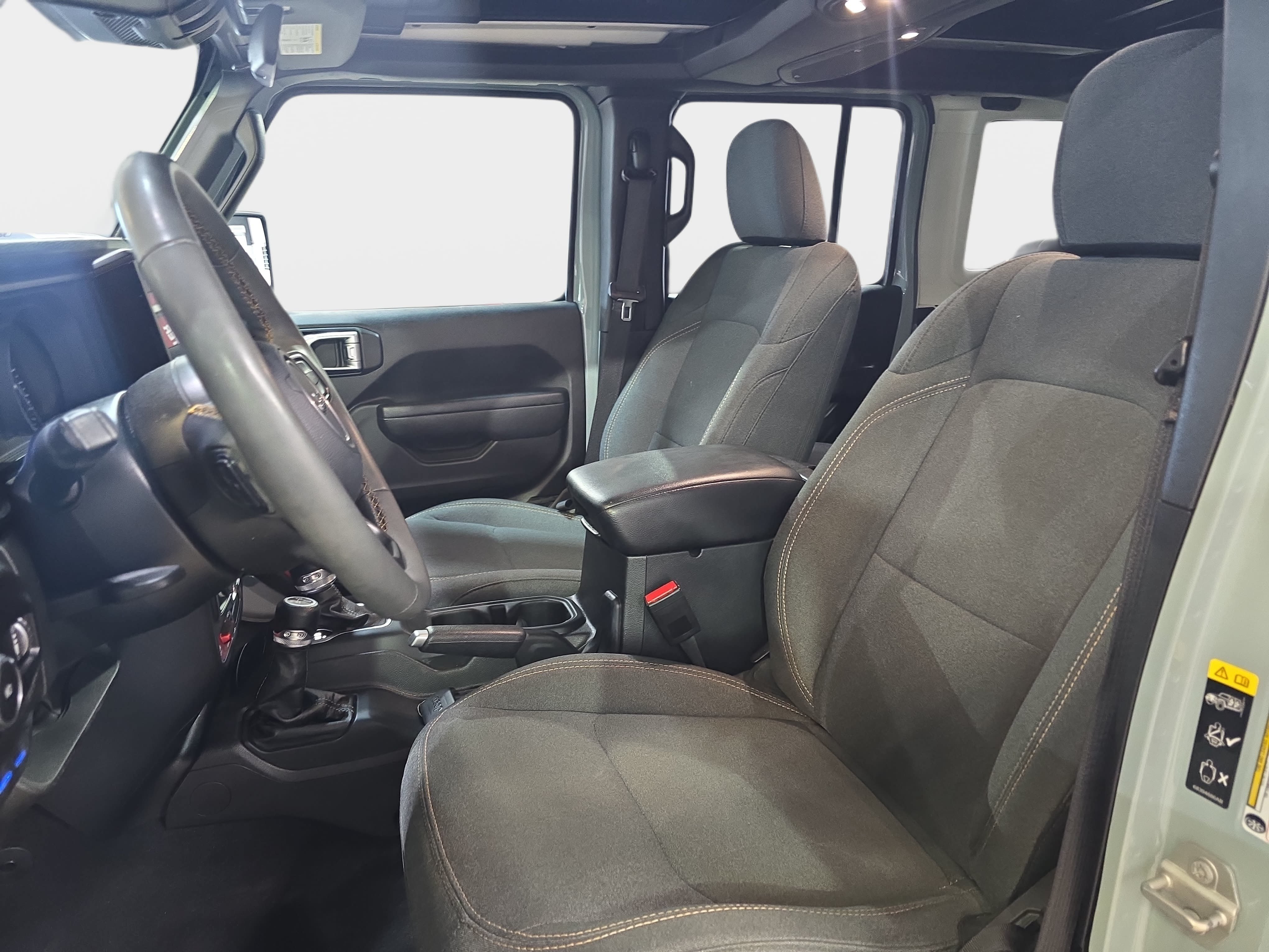 Used 2024 Jeep Wrangler Unlimited AWD/4WD image 12
