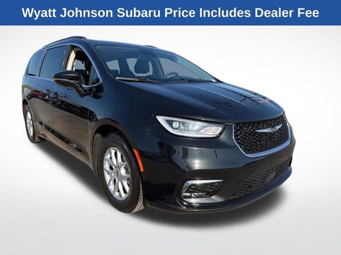 Used 2022 Chrysler Pacifica Touring-L FWD image 10