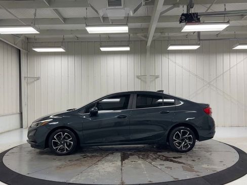 Used 2018 Chevrolet Cruze LT FWD image 5