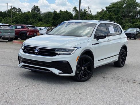 Used 2024 Volkswagen Tiguan SE R-Line FWD image 3