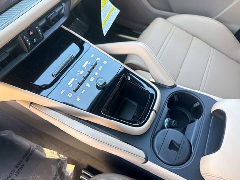 Certified 2026 Porsche Cayenne Coupe AWD/4WD image 23