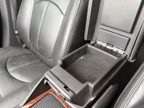 Used 2014 Chevrolet Traverse LT image 16