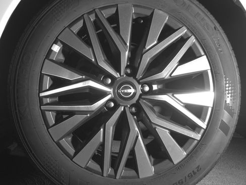 Used 2025 Nissan Altima 2.5 SV FWD image 14
