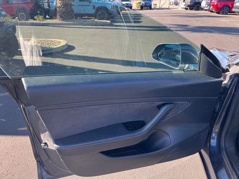 Used 2020 Tesla Model 3 Standard Range RWD image 11