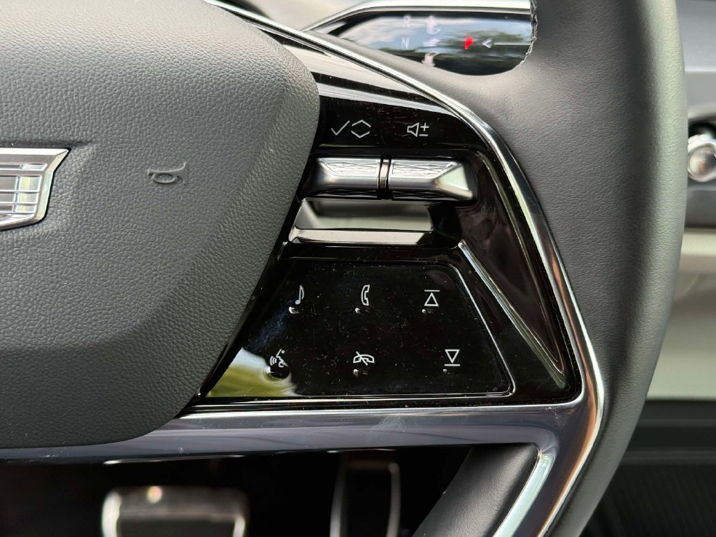 Certified 2026 Cadillac Vistiq Luxury AWD/4WD image 29