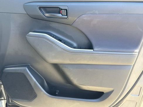 Used 2024 Toyota Highlander LE image 52