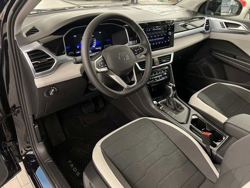 New 2026 Volkswagen Taos SE image 13
