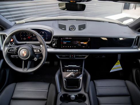 Certified 2024 Porsche Cayenne S AWD/4WD image 21