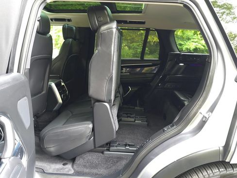 Used 2024 Land Rover Range Rover Long Wheelbase SE AWD/4WD image 17