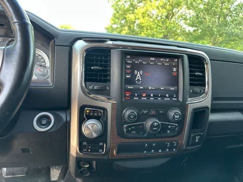 Used 2018 RAM 1500 Laramie w/ Convenience Group AWD/4WD image 8