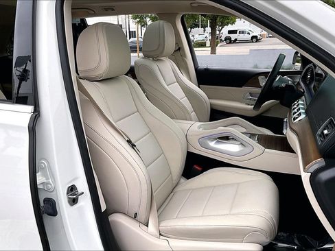 Used 2023 Mercedes-Benz GLS 450 4MATIC image 9