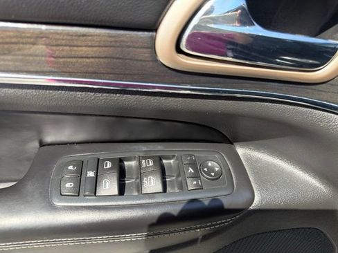 Used 2015 Jeep Grand Cherokee Overland AWD/4WD image 9