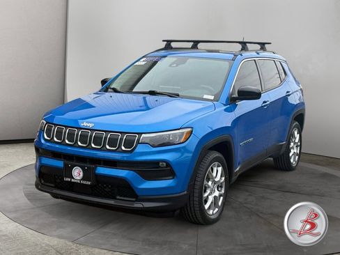 Used 2022 Jeep Compass Latitude w/ Sun and Sound Group AWD/4WD image 3