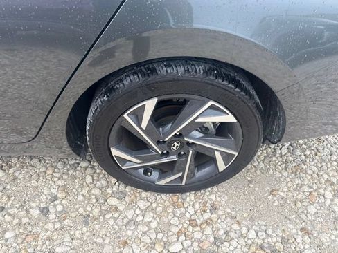 Used 2025 Hyundai Elantra SEL FWD image 11