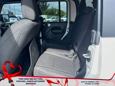 Used 2023 Jeep Gladiator Willys image 11