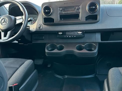 Used 2021 Mercedes-Benz Sprinter 2500 image 13