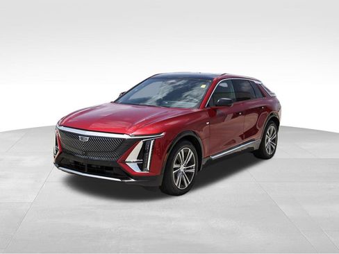 Certified 2024 Cadillac Lyriq Luxury w/ LPO, Floor Liner Package AWD/4WD image 2