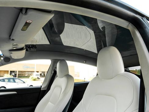 Used 2022 Tesla Model Y Performance AWD/4WD image 4
