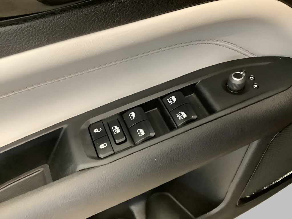 Used 2023 Jeep Compass Limited AWD/4WD image 13