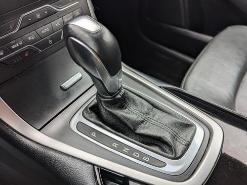 Used 2018 Ford Edge SEL w/ Equipment Group 201A AWD/4WD image 14
