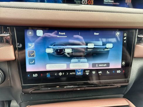 Used 2025 Lincoln Navigator Reserve AWD/4WD image 17