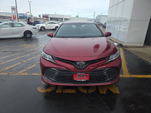 Used 2018 Toyota Camry LE image 10