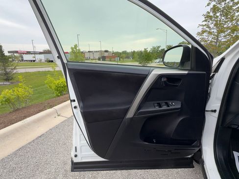Used 2013 Toyota RAV4 XLE AWD/4WD image 9