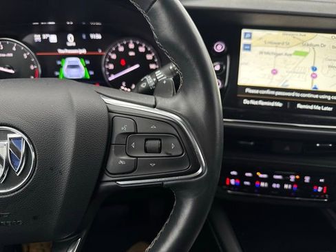 Used 2022 Buick Envision Avenir w/ Technology Package II image 29