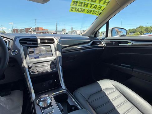 Used 2018 Ford Fusion SE w/ Equipment Group 602A FWD image 16