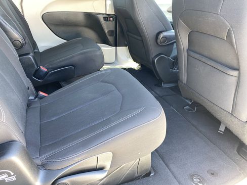 Used 2023 Chrysler Voyager LX FWD image 13