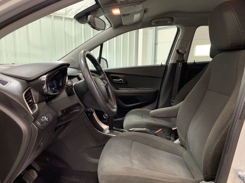 Used 2020 Chevrolet Trax LS w/ Tint and Cruise Package FWD image 4