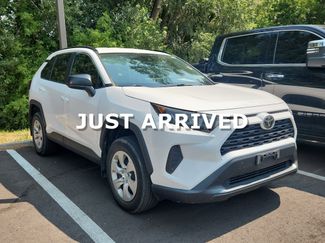 Used 2019 Toyota RAV4 LE image 1