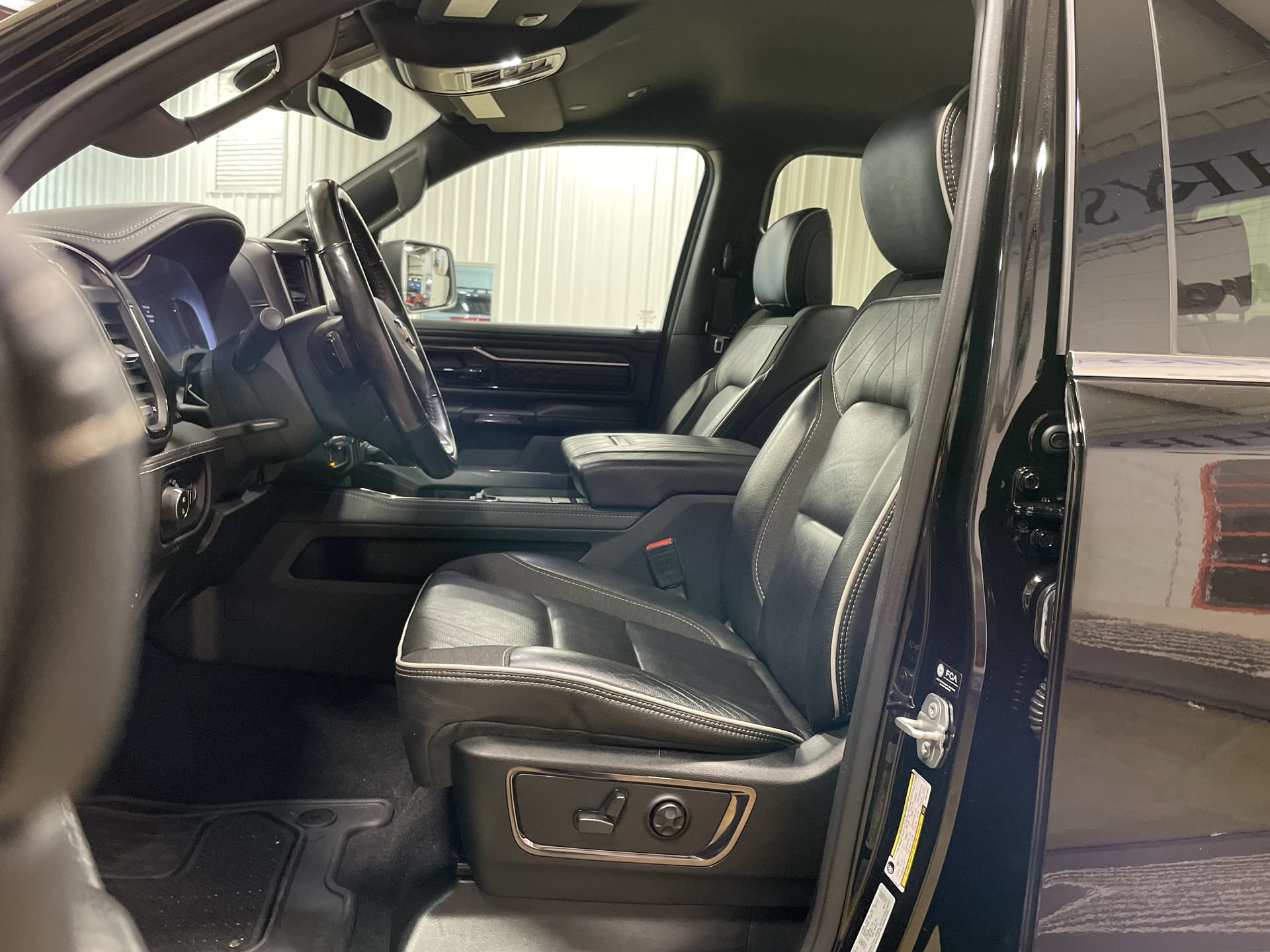 Used 2025 RAM 1500 Limited AWD/4WD image 15