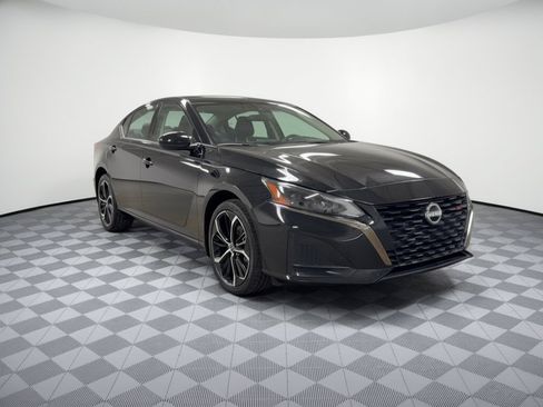 Used 2025 Nissan Altima 2.5 SR AWD/4WD image 7