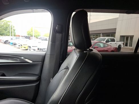 Used 2023 Jeep Grand Cherokee L Laredo image 17