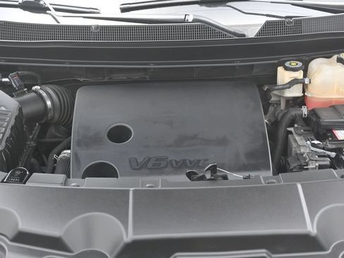 Used 2020 Chevrolet Traverse LS FWD image 12