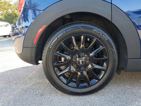 Used 2017 MINI Cooper 4-Door Hardtop image 7
