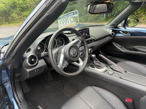 Used 2019 MAZDA MX-5 Miata RF Grand Touring RWD image 18