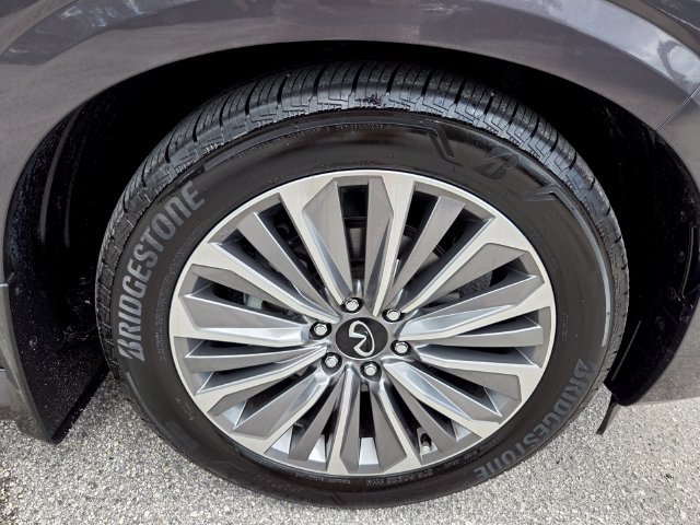 Certified 2026 INFINITI QX80 Luxe w/ Cargo Package AWD/4WD image 9