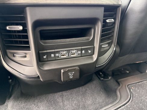Used 2025 RAM 1500 Limited AWD/4WD image 38