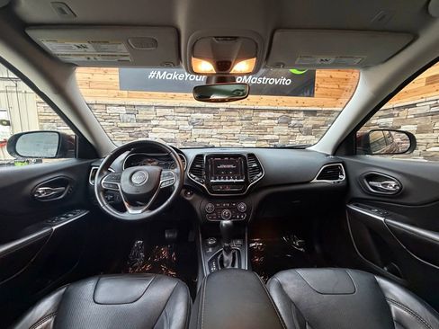 Used 2019 Jeep Cherokee Limited image 16